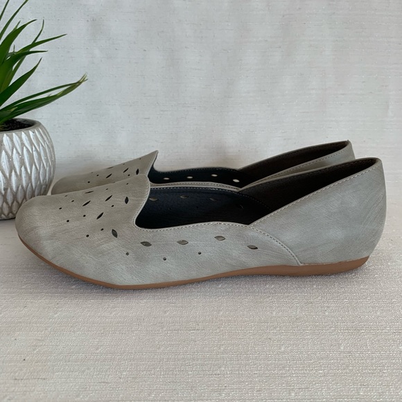 Bellini Marshmallow Gray Faux Leather Flats Woman’s 10M - Picture 6 of 15